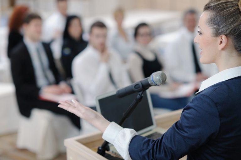 blog-how-to-best-introduce-a-keynote-speaker-at-your-event-lai